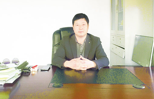 5-3 图配文2安畅公司董事长周东与上汽红岩共筑“绿色梦”.jpg