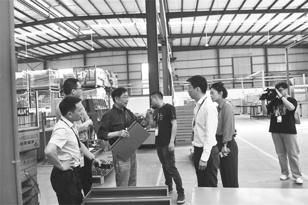 1652096653557529.jpg 6-1 1牢记使命成为行业标杆.jpg