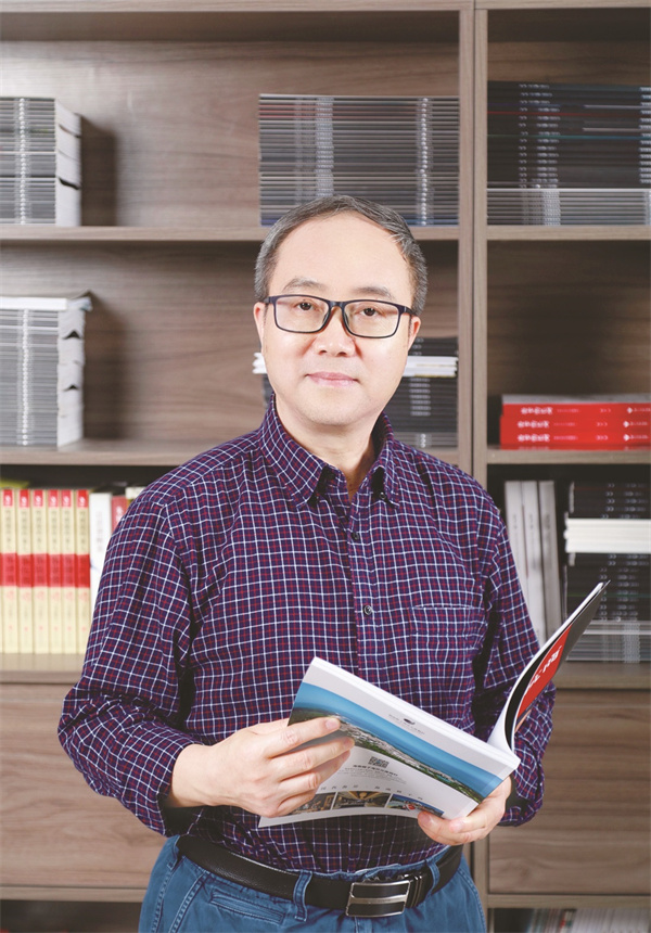 盘剑教授 徐青青摄 (1)_副本.jpg