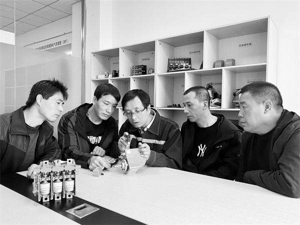 6-3 5必发图片新闻 华阳二矿.jpg