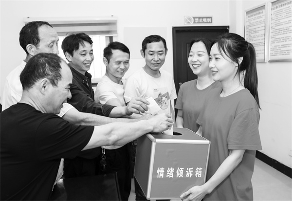 6-4 6（必发图片新闻）“出气.jpg