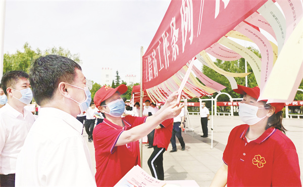 5-6 7图片新闻 新矿集团认真宣.jpg