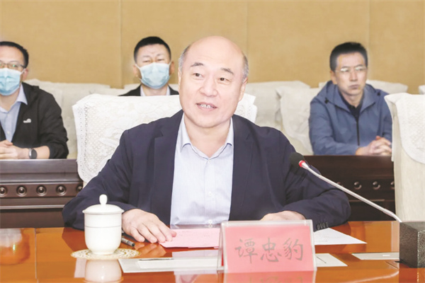 1653999507444869.jpg 1-4 2 3 汾酒总经理谭忠豹.jpg