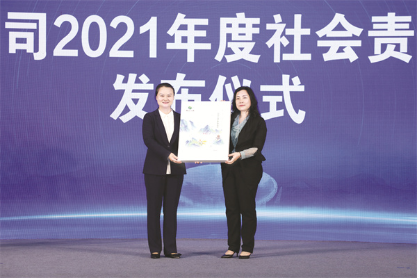 4-4 4、郭丽（右）与段红霞.jpg