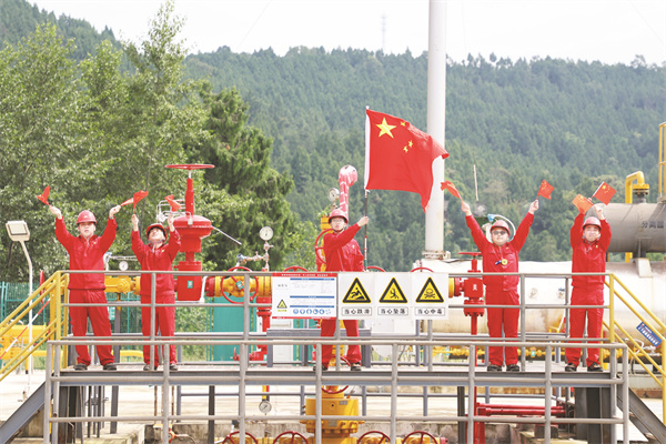 4-6 6 广元采气作业区党员群众守.jpg