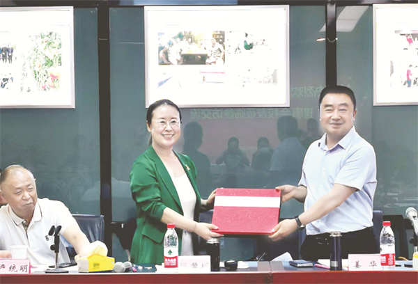 4-2 1 2，张黎明副院长代表.jpg