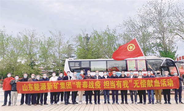 1655293020621956.jpg 1-4 1 4,青年志愿者参加无偿献血.jpg