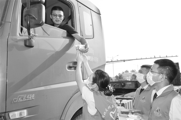 3-2 4 送清凉。.jpg