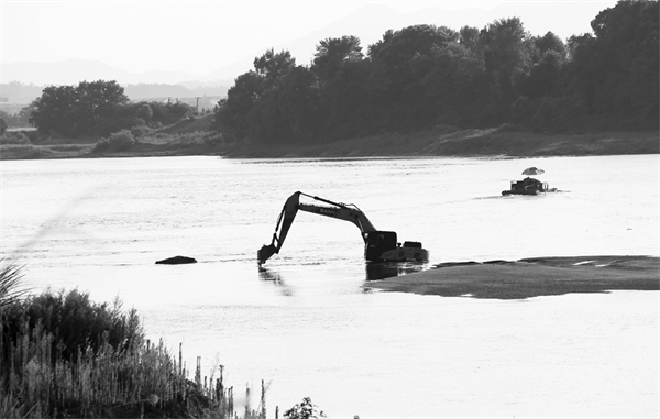3-3 5 图片新闻 疏浚河道.jpg