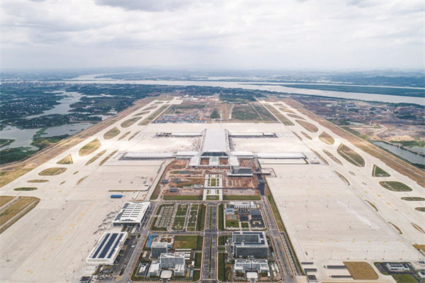 1-2 2,鄂州花湖机场 肖艺九 摄.jpg