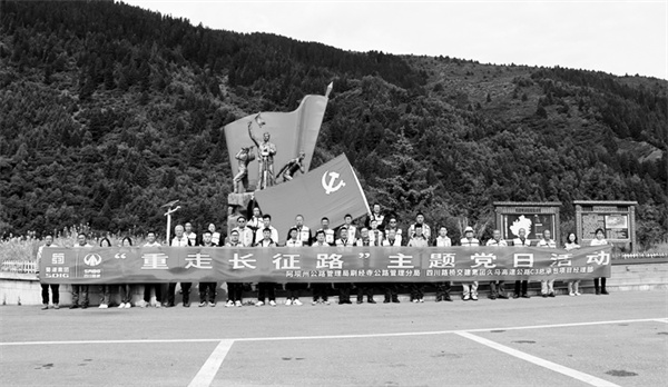 2-1 1 参加活动的人员合影.jpg