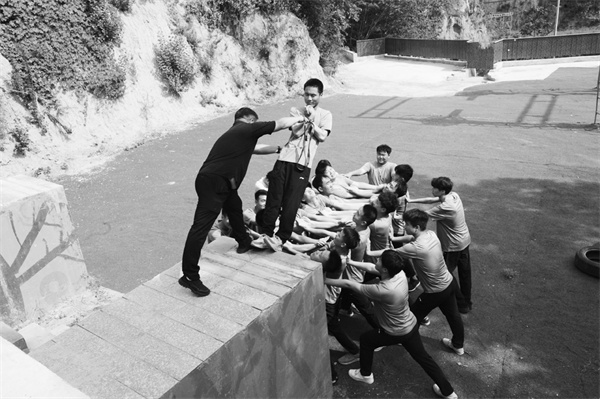 2-4 4 河南油建公司：新员工.jpg