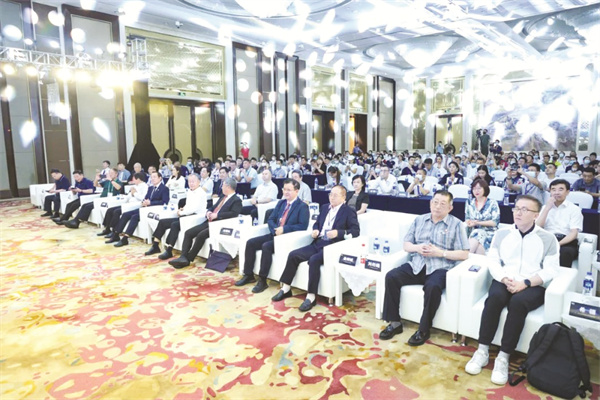 1-1 1 1，峰会现场.jpg