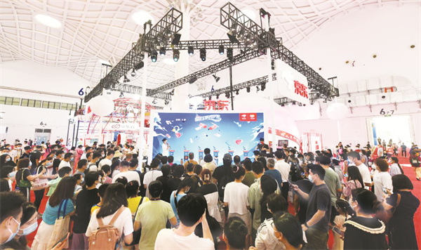1-1 1 第二届消博会迎来社会公众开.jpg