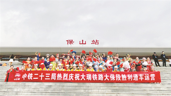 4-1 1 和现场会上着少数民.jpg