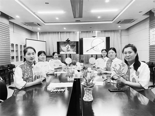 2-3 3 必发 合同稿 手绘团扇 迎七夕.jpg