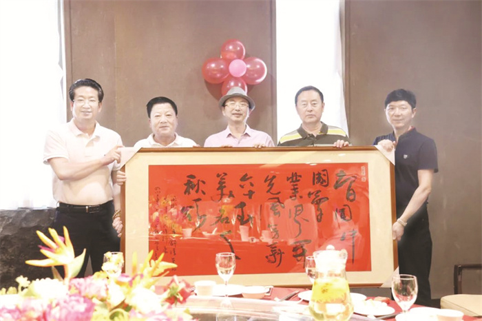 8-22 1-22从左至右为杨书.jpg