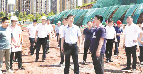 4-1 1 1 张锡恒关心项目建设管理情况.jpg
