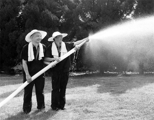 7-2 5 抗旱浇灌 绿化矿山.jpg