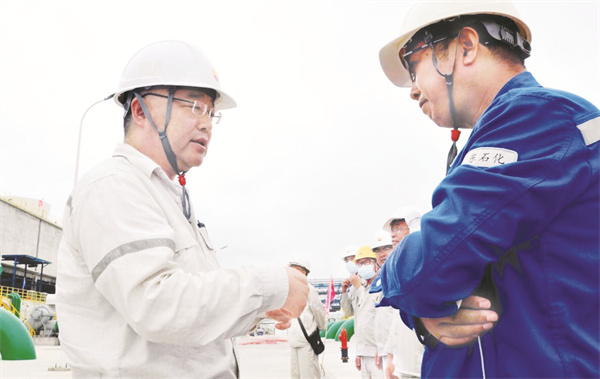 5-1 1 以铁军实力建设广东世界级炼化基地.jpg