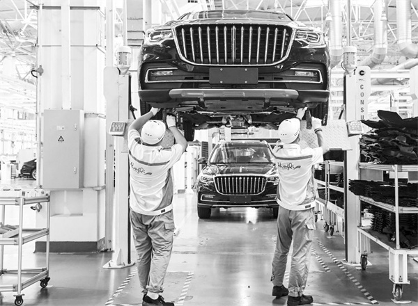 3-3 3，工人在位于吉林长春的.jpg