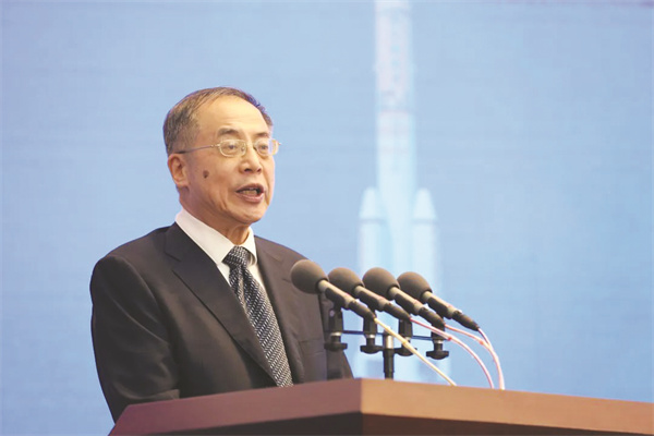 1-3 3朱宏任主持大会.jpg