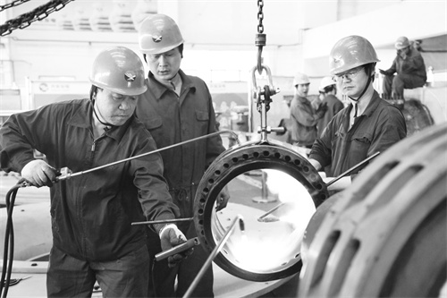 2-1 1 科技创新点燃“智慧引擎.jpg