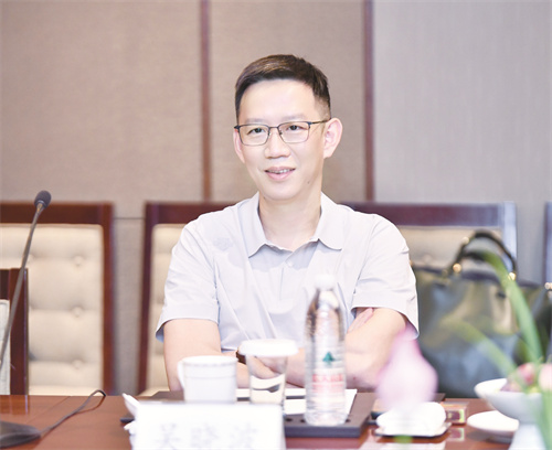 吴晓波-徐青青摄 (9).jpg