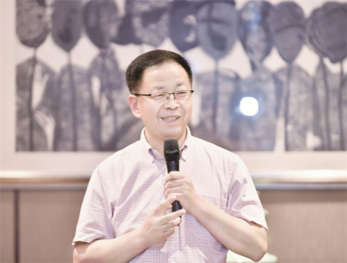 杨轶清-徐青青摄 (1).jpg