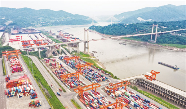 4-3 3 重庆果园港一带景象。王全超摄.jpg