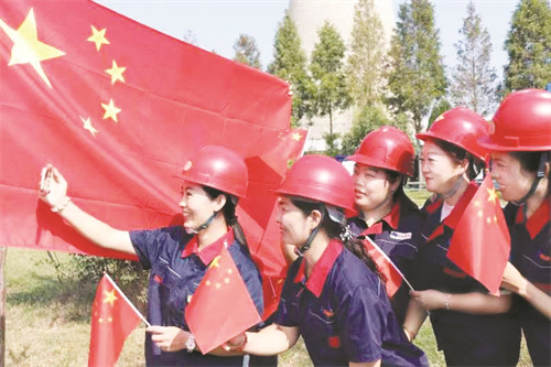 4-4 4（图片新闻）“我和国旗.jpg