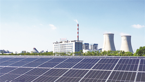 1665317340684243.jpg 4-3 2图为厂前区正在建设的光伏项目.jpg