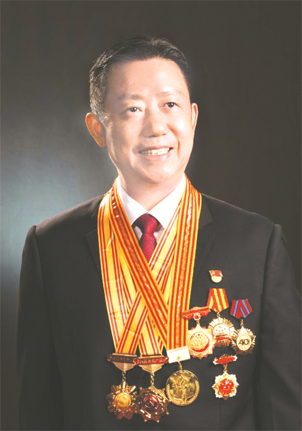 1665579540774772.jpg 1-2 1 2 党的二十大代表周海江.jpg