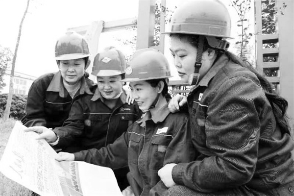 2-2 2 女工学习二十大.jpg