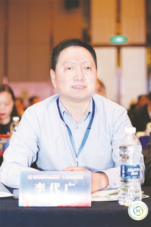 8-2 2圆梦老君山作者.jpg