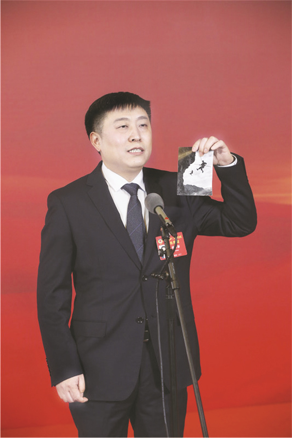 1667393557435292.jpg 1-2 2,认真学习二十大精.jpg