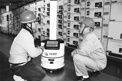 2-2 4 研究人员与机电技术人.jpg