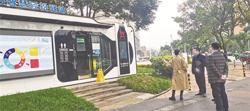 1668265547275995.jpg 4-2 2 平胜林董事长接待中天资本冯总考察公厕.jpg