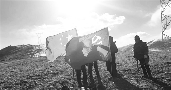 1669032882762127.jpg 3-1 2 1党旗飘扬在雪域高原.jpg