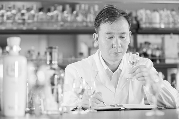 1669201140831685.jpg 6-1 1 “湖北工匠”杨强.jpg