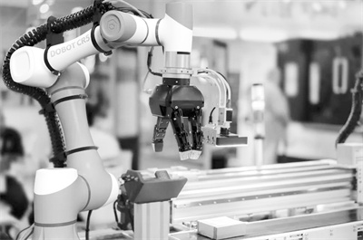 6-1 图配文1越疆CR系列在3C行业应用方案.jpg