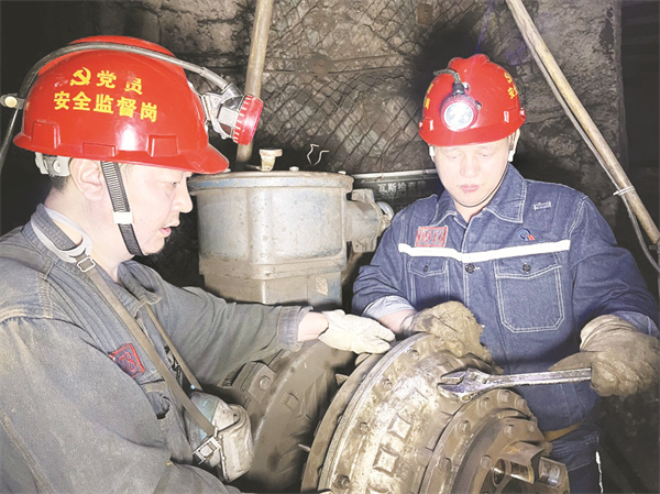 5-3 2斌郎煤矿“四加强”严把安全关.jpg