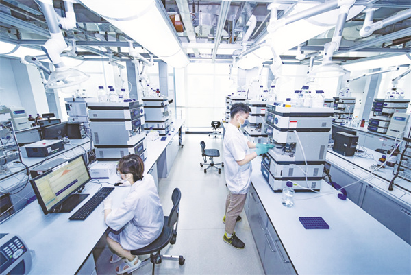 1669640162946945.jpg 4-2 1 2、液相色谱室.jpg