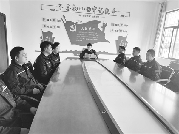 1669855853220553.jpg 3-3 2 贵阳基地组织学习二十大.jpg