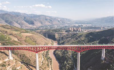 4-1 1,“复兴号”列车通过中老铁路.jpg