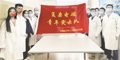 8-1 3 脚踏朝阳.jpg