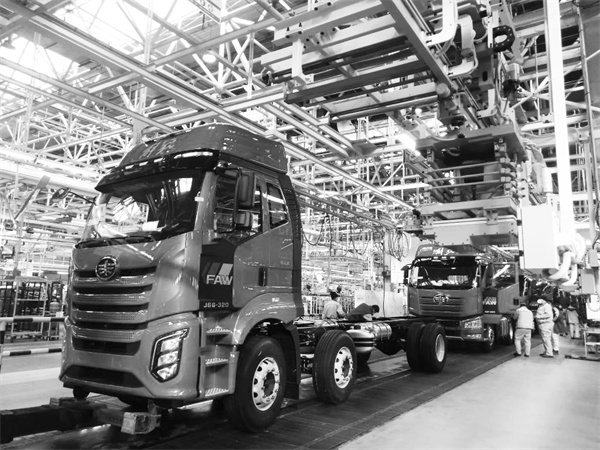 1672318882412030.jpg 3-2 3 一汽解放卡车厂总装车.jpg