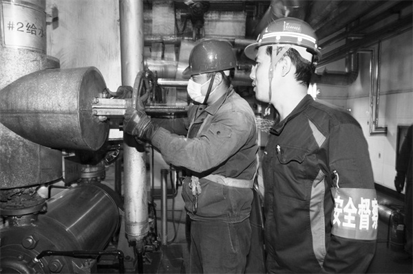 7-2 10“红袖章”筑牢“安全网”图.jpg