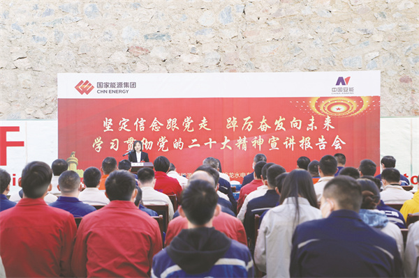 1672919807605696.jpg 1-2 2 1 党的二十大代表进入基层项目部宣讲.jpg