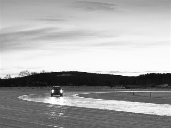 1673443670776244.jpg 3-1 1,工作人员在黑河一处试.jpg